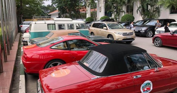 Dàn xế cổ hạng sang từ Hong Kong quy tụ tại Hà Nội