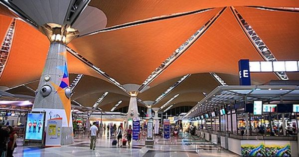 Nói có bom trong hành lý, hai khách Việt bị tạm giữ ở Malaysia