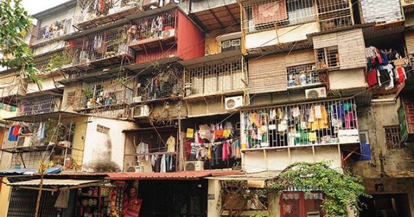 Người dân sống lay lắt trong chung cư xập xệ, ẩm thấp