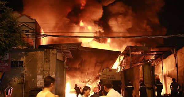 Nha Trang: Cháy bãi chứa nhiều xe bồn chở xăng dầu