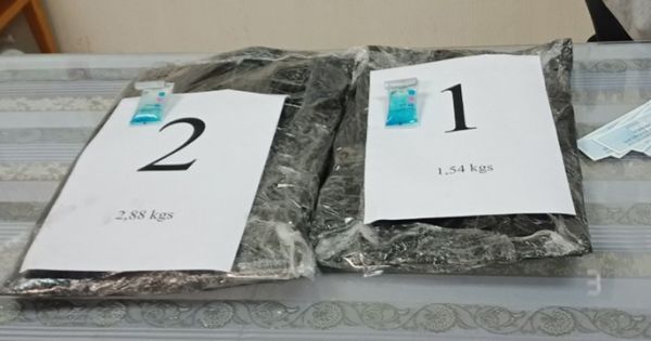 Nhận 1.200 USD để vận chuyển thuê 4,42 kg ma túy qua sân bay Tân Sơn Nhất