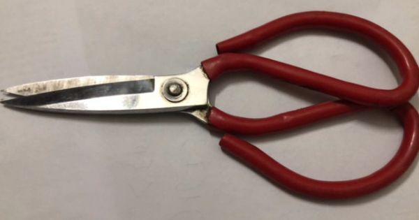 Vụ nghi ngáo đá, ném con từ mái tôn xuống đất: Khởi tố người cha về tội giết người