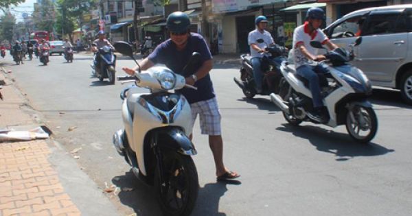 Thiết bị báo khách không dây gắn ven đường làm hàng loạt xe chết máy