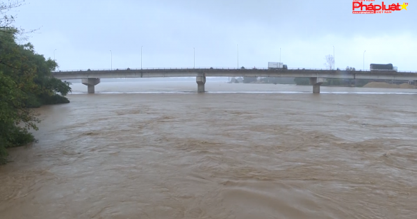 Quảng Ngãi: Lũ lên nhanh, trên báo động 3