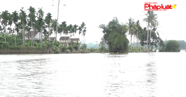 Quảng Ngãi: Tập trung xử lý môi trường, nguồn nước uống cho dân vùng lũ