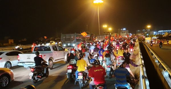 Đổ ra đường mừng tuyển VN vô địch, nhiều tai nạn giao thông đã xảy ra