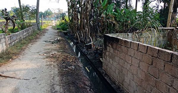 Thanh Hóa: 4.000 lít dầu tràn ra đồng ruộng