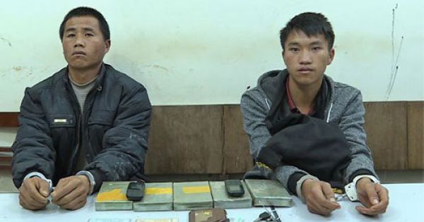 Bao tải heroin trong xe ôtô ở Lóng Luông