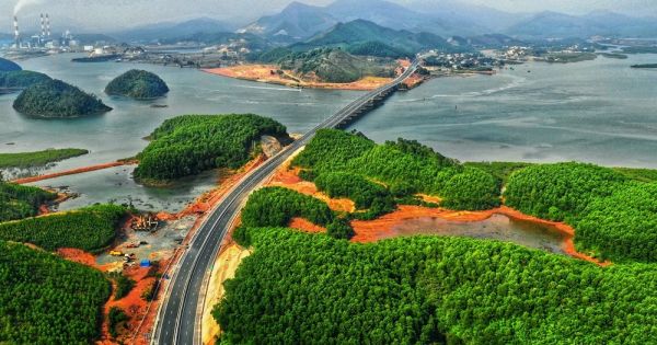 Cao tốc 12.000 tỷ đồng ở Quảng Ninh trước ngày thông xe