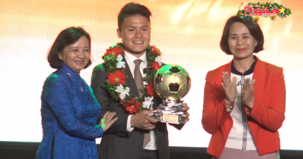 Quang Hải giành quả bóng vàng Việt Nam 2018