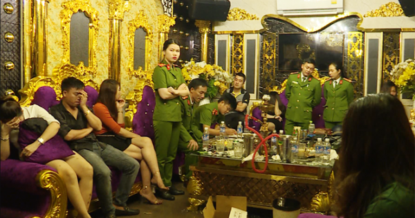 Đình chỉ chức vụ phó giám đốc chi nhánh ngân hàng tham gia tiệc ma túy