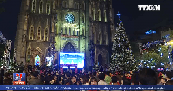 Thủ đô Hà Nội rực rỡ trước ngày giáng sinh