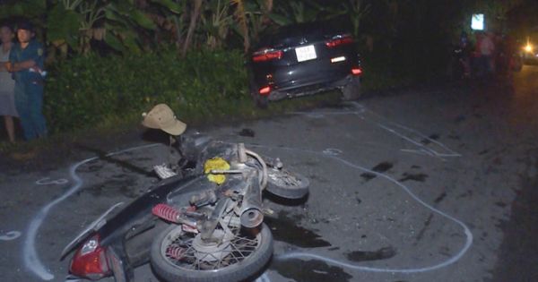 Ôtô va chạm với xe máy đêm Noel, nam thanh niên nguy kịch