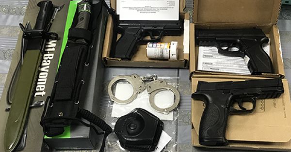 Tạm giữ hành khách mang vũ khí về Việt Nam qua Tân Sơn Nhất