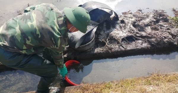 Nhiều người dân phải đi khám sau sự cố tràn dầu tại Thanh Hóa