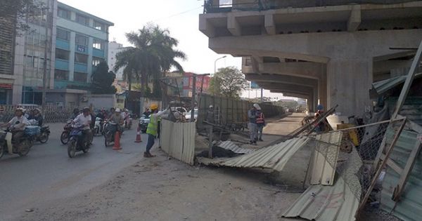 Hà Nội dỡ hàng loạt “lô cốt” dọc tuyến đường sắt Nhổn – ga Hà Nội