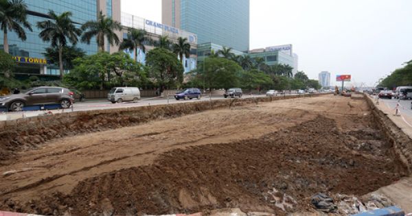 Hà Nội chi hơn 100 tỷ đồng xén vỉa hè, dải phân cách để mở rộng đường