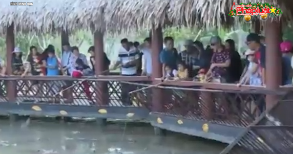 Các khu vui chơi TP HCM tấp nập du khách ngày đầu nghỉ lễ