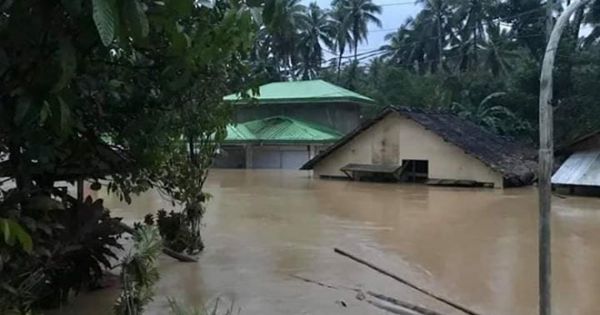 Bão Usman tràn vào Philippines ngay trước thềm năm mới, gần 70 người thiệt mạng