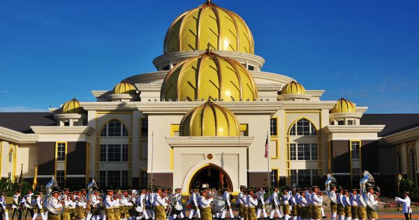 Malaysia: Nhà vua Muhammad V thoái vị