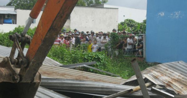 Thực hư clip trưởng phòng TN-MT say rượu, mặc quần short chỉ đạo cưỡng chế