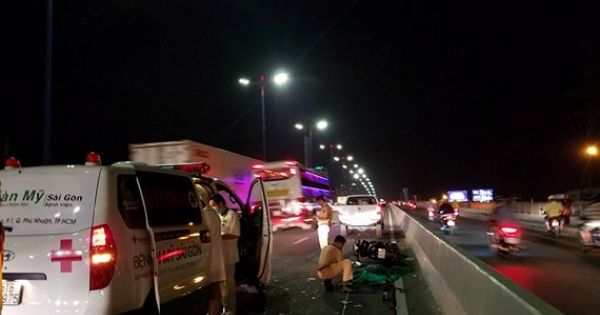 Liên tiếp xảy ra tai nạn giao thông trên cầu Sài Gòn do xe máy đi vào làn đường ô tô