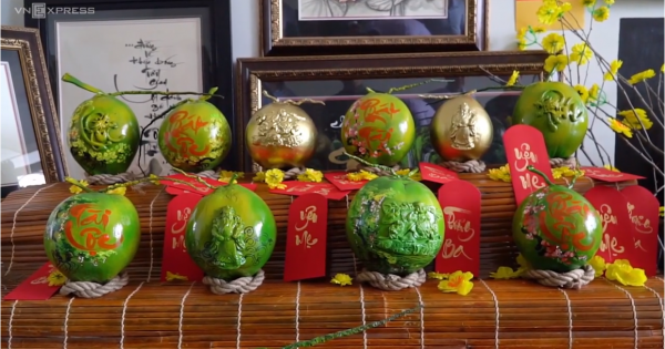 Nhóm bạn trẻ TP HCM tạo hình 3D trên trái dừa bán dịp Tết