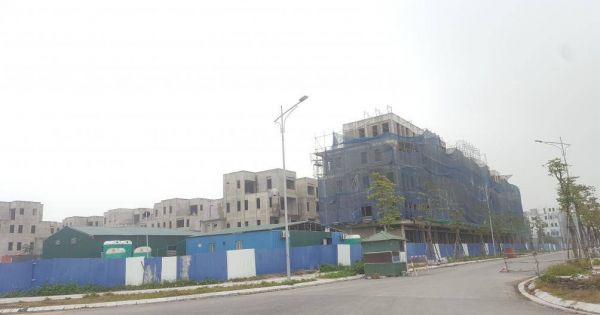 Đường BT nghìn tỷ tại Hà Nội vẫn quây rào để cỏ mọc