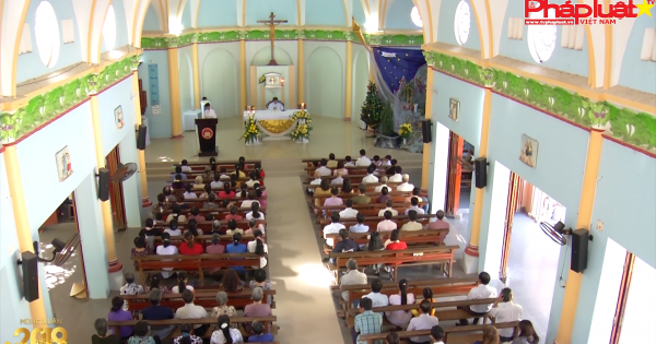 Năm mới tìm về nhà thờ La Mã Bến Tre