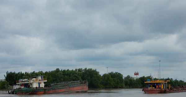 “Cát tặc” vẫn rầm rộ vươn vòi: Hợp thức hóa cát lậu