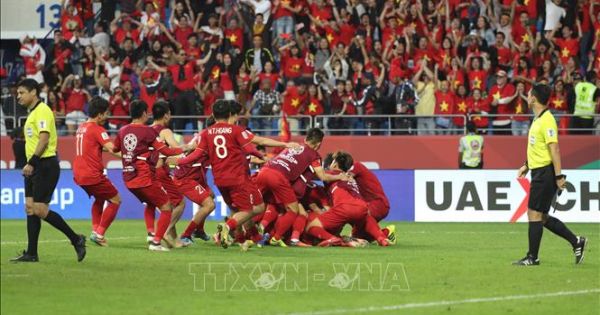 Bộ trưởng Nguyễn Ngọc Thiện thưởng 