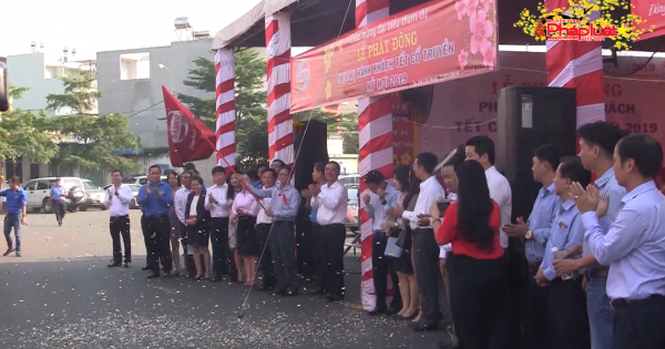 Lễ ra quân đưa đón hành khách về quê ăn tết.