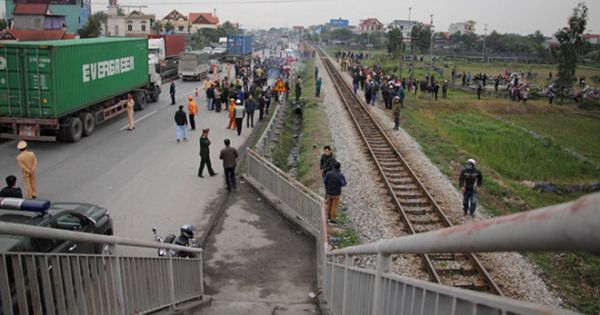 Sửa chữa cấp bách Quốc lộ 5 sau vụ tai nạn thảm khốc Hải Dương