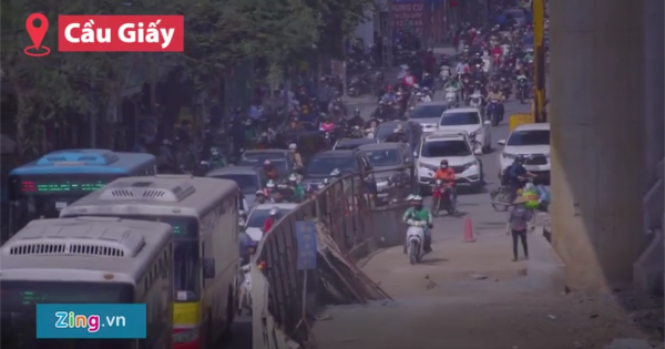 Hà Nội ùn tắc từ sáng tới tối, người dân ra đường đánh vật với xe cộ