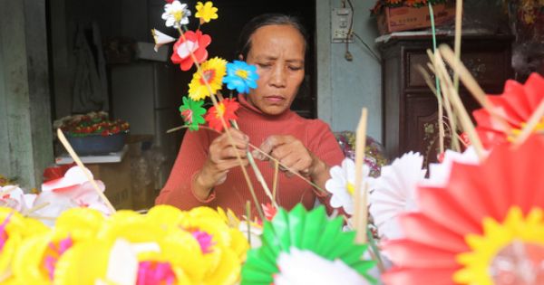 Độc đáo ngôi làng 300 năm làm hoa giấy ở Huế