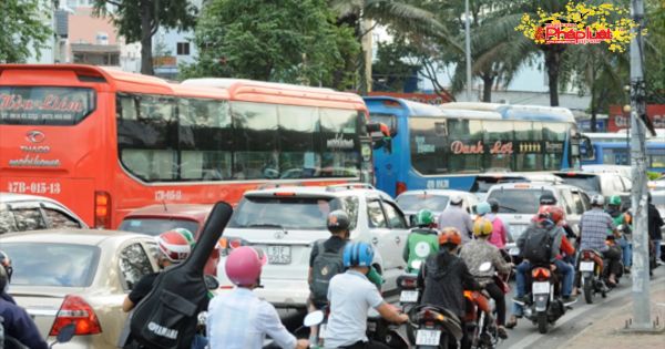 Hàng ngàn người kéo nhau về quê ăn Tết, “tứ phía” bến xe Miền Đông “thất thủ”