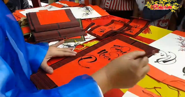 Câu đối đỏ ngày Tết – Nét độc đáo trong văn hóa người Việt