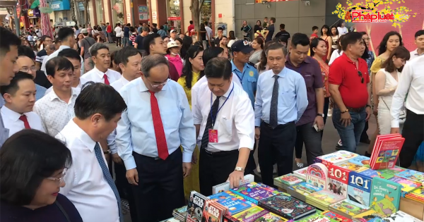 TP.HCM: Khai mạc đường sách Xuân Kỷ Hợi 2019