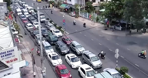 Khách du lịch ồ ạt đổ về miền Tây, BOT Rạch Miễu phải xả trạm