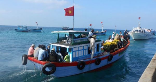 Quảng Ngãi: Ngư dân Lý Sơn nô nức khai tàu mở biển đầu năm