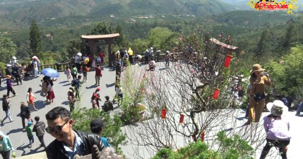 Chùa “Cổng Trời” quá tải người dân đổ về những ngày nghỉ tết