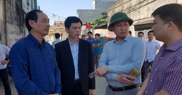 Xe khách tông xe con, 8 người thương vong