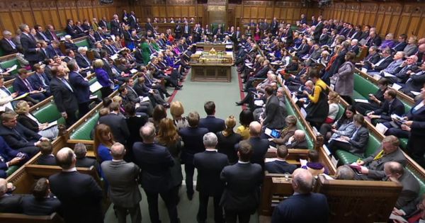 Thủ tướng Anh khẳng định chưa có kế hoạch từ chức