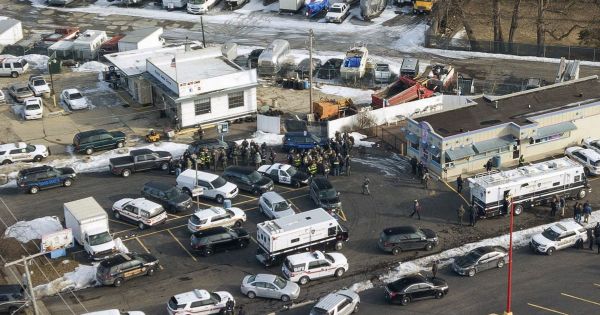 Mỹ: Xả súng kinh hoàng ở Illinois, 10 người thương vong