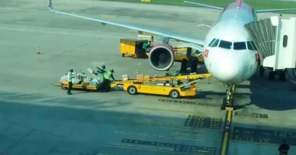 Ném hành lý như ném gạch, nhân viên sân bay Đà Nẵng bị cảnh cáo