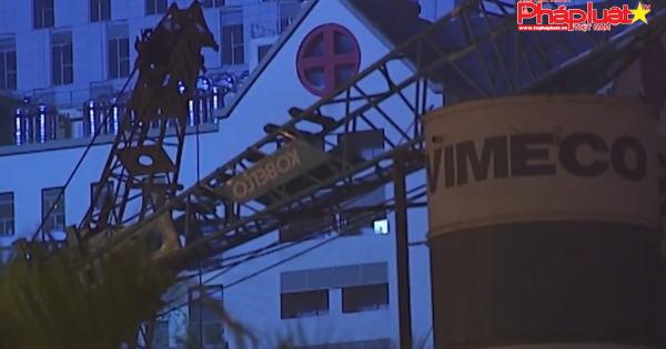 Cần cẩu bỏ không nhiều năm có nguy cơ đổ sập, người Hà Nội sống trong sợ hãi