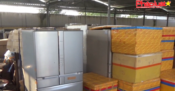 Long An: Bắt 2 xe tải chở hàng điện tử không rõ nguồn gốc