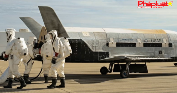 Ông Trump ký sắc lệnh hướng đến thành lập Lực lượng Không gian