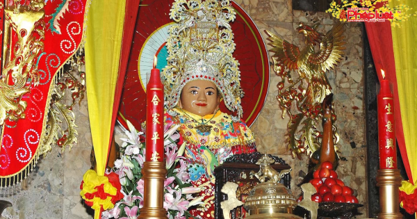 Xuân về đến với Miếu Bà Chúa Xứ cầu lộc