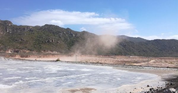 Khẩn trương giải quyết tình trạng bụi xỉ than tại Trung tâm Điện lực Vĩnh Tân